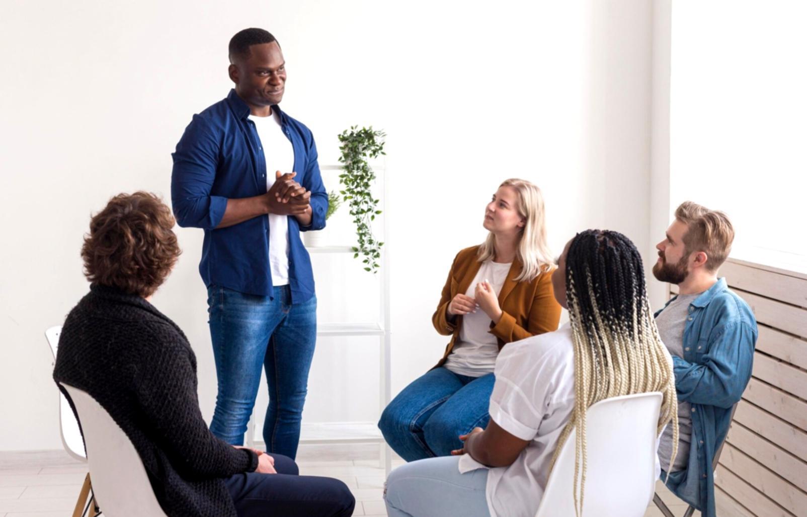 Gruppe von Unternehmern bei einer kollaborativen Lernsession